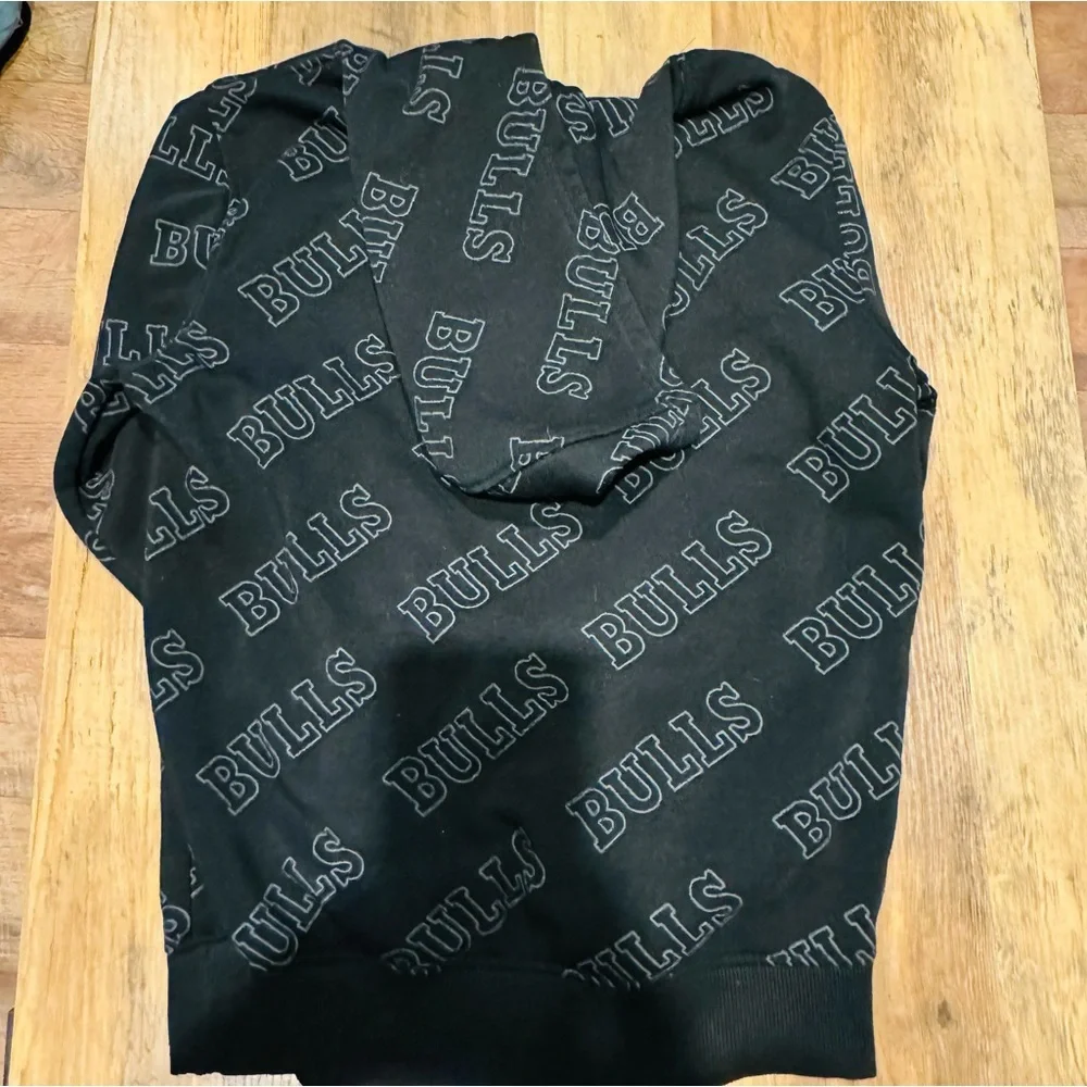 CHICAGO BULLS HOODIE SWEATER BOYS SIZE L(14/16)